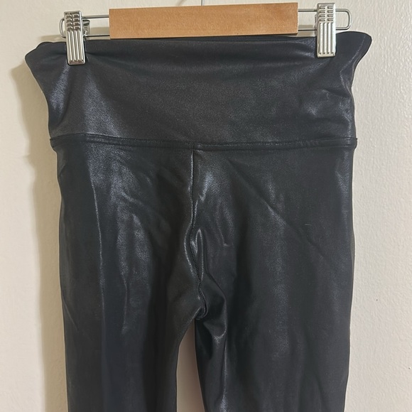 EUC Spanx Black Faux Leather Leggings Medium - Picture 2 of 3